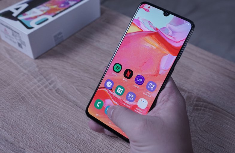 [Review] Samsung Galaxy A70; Besar - Tapi Nyaman Dioperasikan Satu Tangan