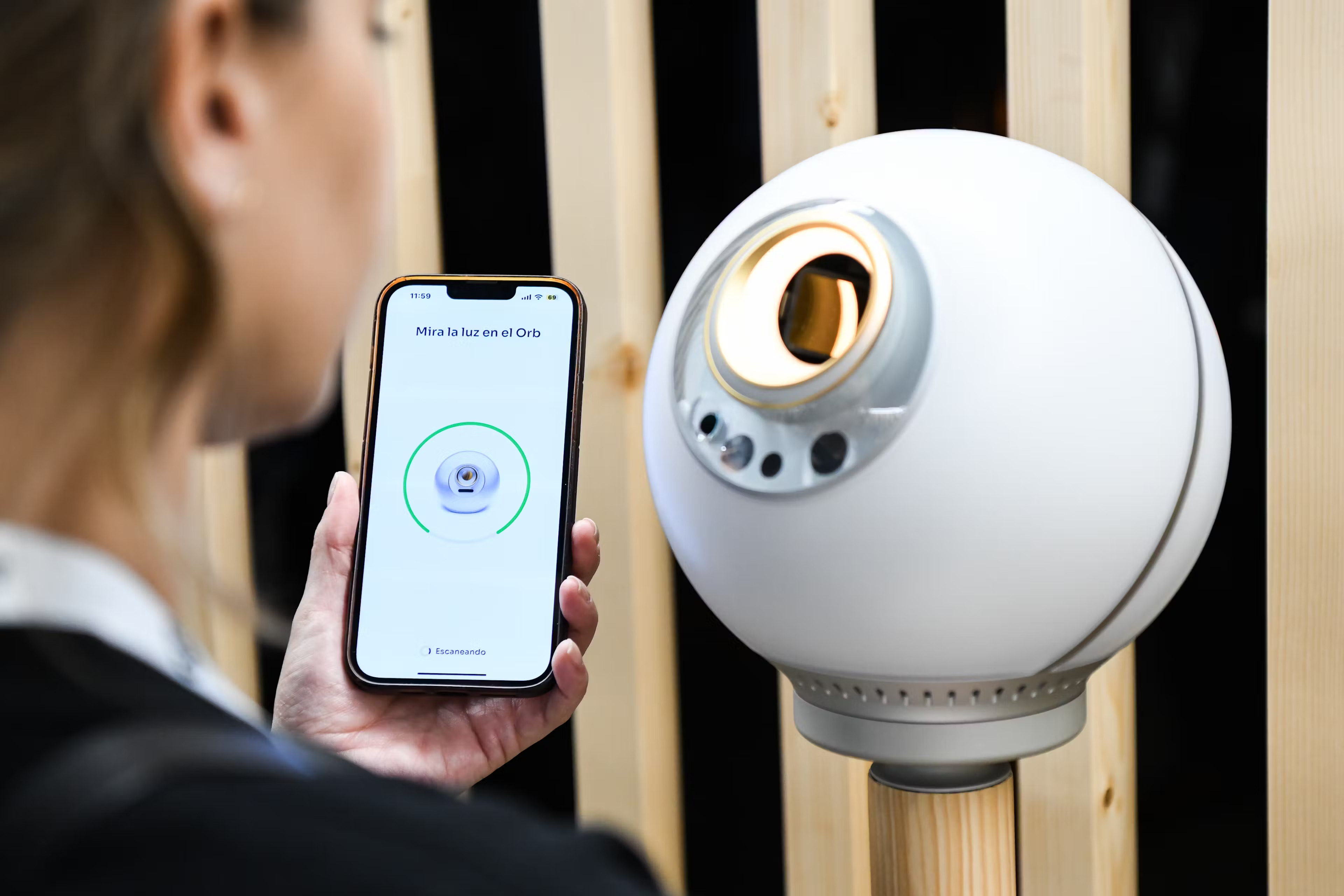 Worldcoin Dibekukan Sementara, Komdigi Waspadai Risiko Penyalahgunaan Data Biometrik
